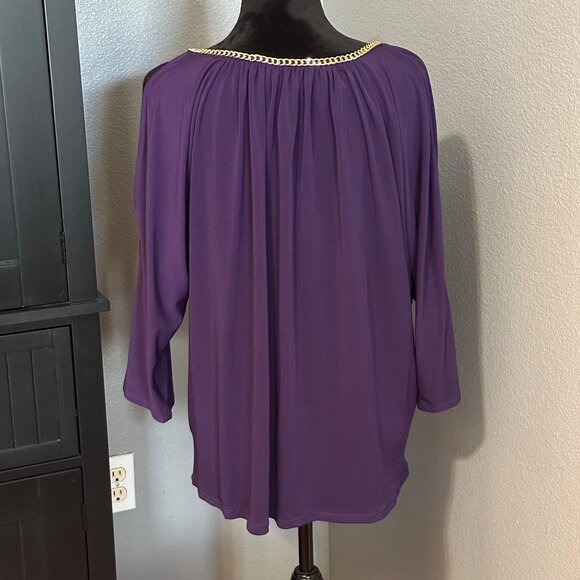 Carmen Marc Valvo Woman Blouse 1X Purple Chain Neckline Top Cold Shoulder Draped - Picture 6 of 7